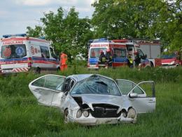 Wypadek podczas wyprzedzania, trzy osoby w szpitalu