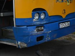 W Żelaznej osobówka zderzyła się z autobusem