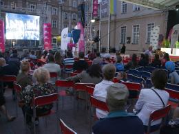 Festiwalowa strefa widza na rynku ruszyła, ale z problemami