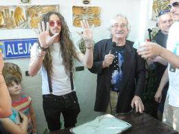 Michał Szpak odcisnął dłonie w Opolskiej Alei Gwiazd