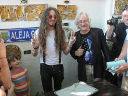 Michał Szpak odcisnął dłonie w Opolskiej Alei Gwiazd