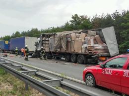 Zderzenie 6 ciężarówek na A4. Autostrada zablokowana.
