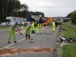 Zderzenie 6 ciężarówek na A4. Autostrada zablokowana.