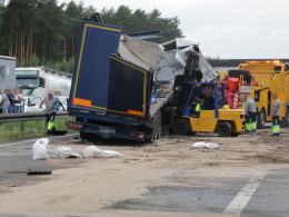 Zderzenie 6 ciężarówek na A4. Autostrada zablokowana.