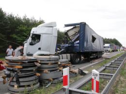 Zderzenie 6 ciężarówek na A4. Autostrada zablokowana.