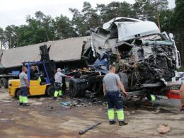 Zderzenie 6 ciężarówek na A4. Autostrada zablokowana.