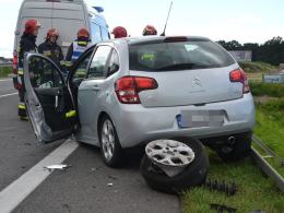 W wyniku zderzenia z citroena odpadło koło.