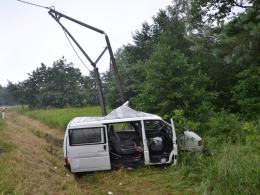 Bus dachował na obwodnicy Osowca