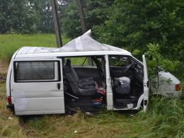 Bus dachował na obwodnicy Osowca