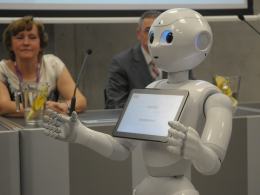Humanoidalny robot pomoże ludziom w codziennych obowiązkach