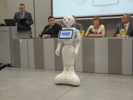 Humanoidalny robot pomoże ludziom w codziennych obowiązkach