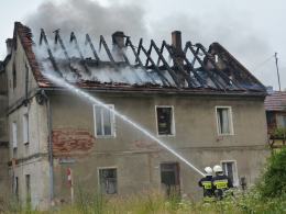 Pożar opuszczonego budynku w Lewinie Brzeskim