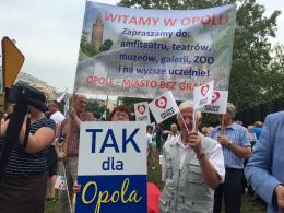 Kontrmanifestację stanowiło blisko 100 opolan, którzy promowali miasto w stolicy kraju.