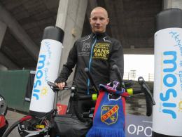 Opolski kibic wyruszył w rowerową wyprawę charytatywną