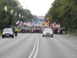 Ponad 10 tysięcy młodych pielgrzymów przemaszerowało ulicami Opola