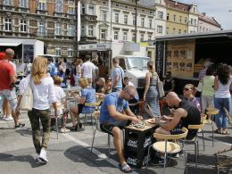 Na placu Kopernika w Opolu trwa Festiwal Food Trucków