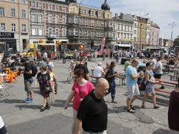 Na placu Kopernika w Opolu trwa Festiwal Food Trucków