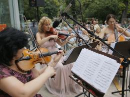 Półmetek koncertów promenadowych opolskich filharmonikow