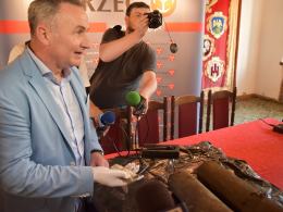 Z brzeskiego ratusza zdjęto kapsuły czasu. W środku XVIII wieczne dokumenty?