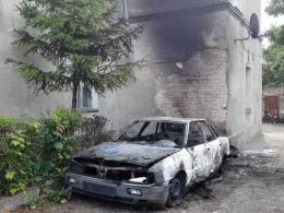 Nocny pożar samochodu w Lewinie Brzeskim