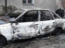 Nocny pożar samochodu w Lewinie Brzeskim