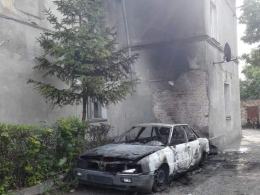 Nocny pożar samochodu w Lewinie Brzeskim