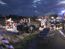 Wypadek na "grzybku". Trzy osoby poważnie ranne.