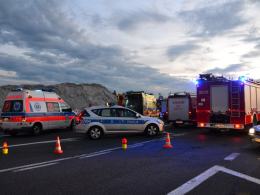 Wypadek na "grzybku". Trzy osoby poważnie ranne.