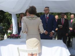 Leon i Dagmara wzięli ślub w plenerze