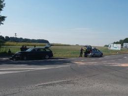 Zderzenie BMW i citroena pod Brzegiem. 2 osoby w szpitalu.