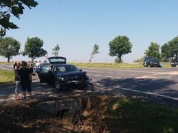 Zderzenie BMW i citroena pod Brzegiem. 2 osoby w szpitalu.
