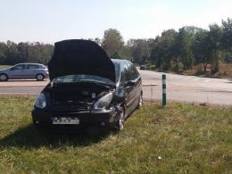 Zderzenie BMW i citroena pod Brzegiem. 2 osoby w szpitalu.