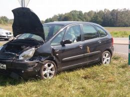 Zderzenie BMW i citroena pod Brzegiem. 2 osoby w szpitalu.