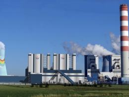 Trwa malowanie nowej chłodni kominowej Elektrowni Opole