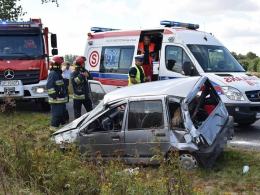 Kierowca na podwójnym gazie skończył podróż w rowie