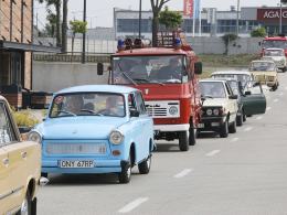 Gratka dla fanów motoryzacji. Trwa III Opolski Zjazd Pojazdów PRL-u.