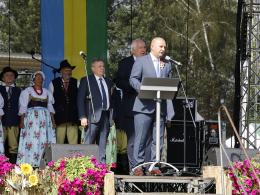 Rolnicy dziękowali za plony. Ujazd gospodarzem tegorocznych dożynek wojewódzkich.
