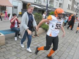 Wolontariusze Szlachetnej Paczki zatańczyli studniówkowego poloneza