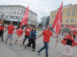 Wolontariusze Szlachetnej Paczki zatańczyli studniówkowego poloneza