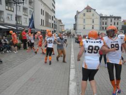 Wolontariusze Szlachetnej Paczki zatańczyli studniówkowego poloneza