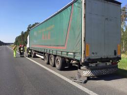 Groźny wypadek na A4. Mazda zderzyła się z ciężarówką.