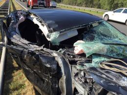 Groźny wypadek na A4. Mazda zderzyła się z ciężarówką.