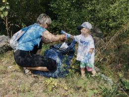 Opolanie tłumnie sprzątają kamionkę Piast