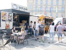 Pyszne święto na Placu Kopernika. Trwa FoodFest - Festiwal Food Trucków.