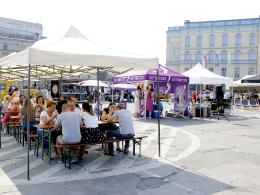 Pyszne święto na Placu Kopernika. Trwa FoodFest - Festiwal Food Trucków.