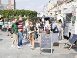 Pyszne święto na Placu Kopernika. Trwa FoodFest - Festiwal Food Trucków.
