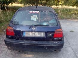 Mieszkali z małymi dziećmi w samochodzie. Młodsze trafiło do szpitala.