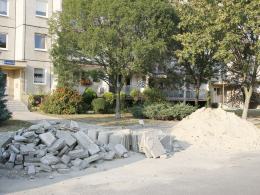 Na Malince miał być wyremontowany chodnik, jest opuszczony plac budowy
