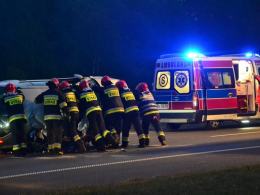 Zderzenie i dachowanie na autostadzie. Jedna osoba ranna.