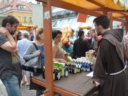 Jarmark Franciszkański w strugach deszczu